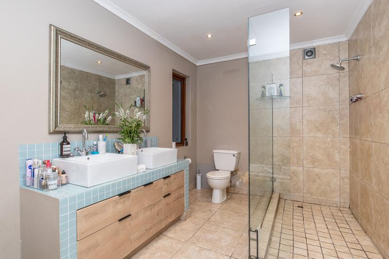 4 Bedroom Property for Sale in Constantia Western Cape